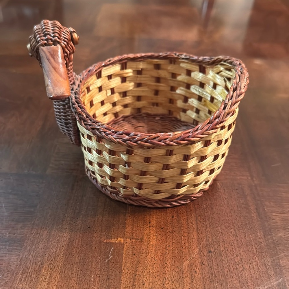 Vintage 5" Duck Woven Wicker Rattan Basket Brown Home Kitchen Decor - Picture 1 of 5